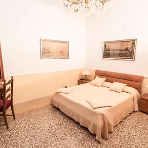 https://appartamento-alla-fenice-venice.hotelinveneto.com